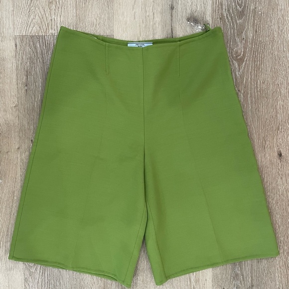 PRADA 100% Virgin Wool Green Knee Length Bermuda High Waisted Shorts - Picture 1 of 14